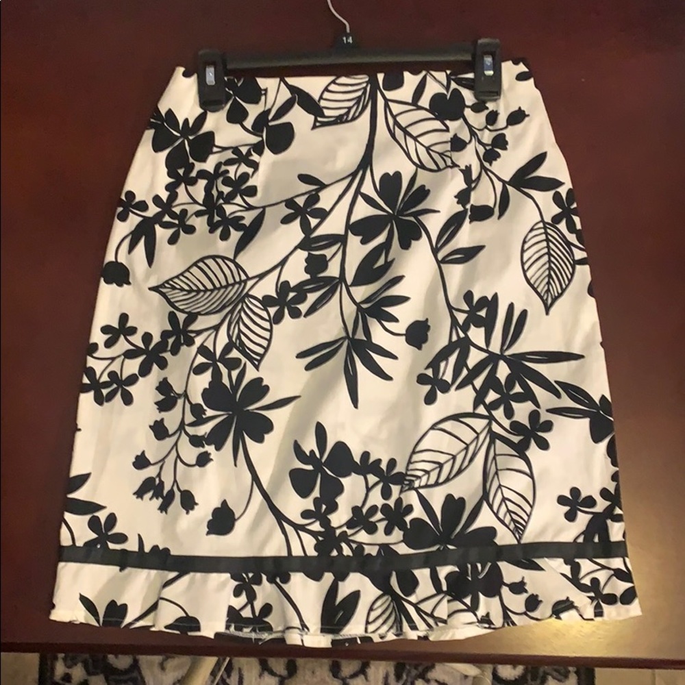 Black and white flower skirt 8P